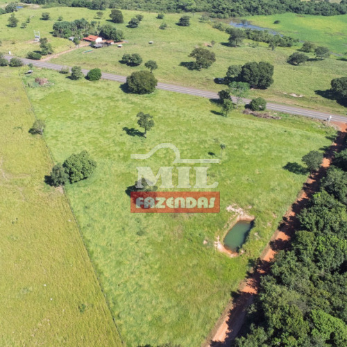 Área total de 33.275 m²  Mozarlândia – GO