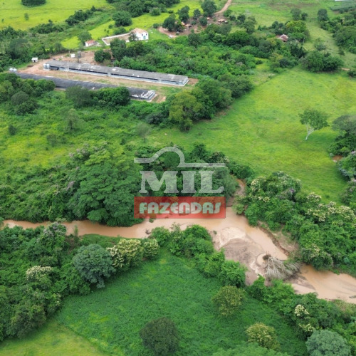 Granja 1 alqueire ( 4,84 hectares) Goias velho - GO